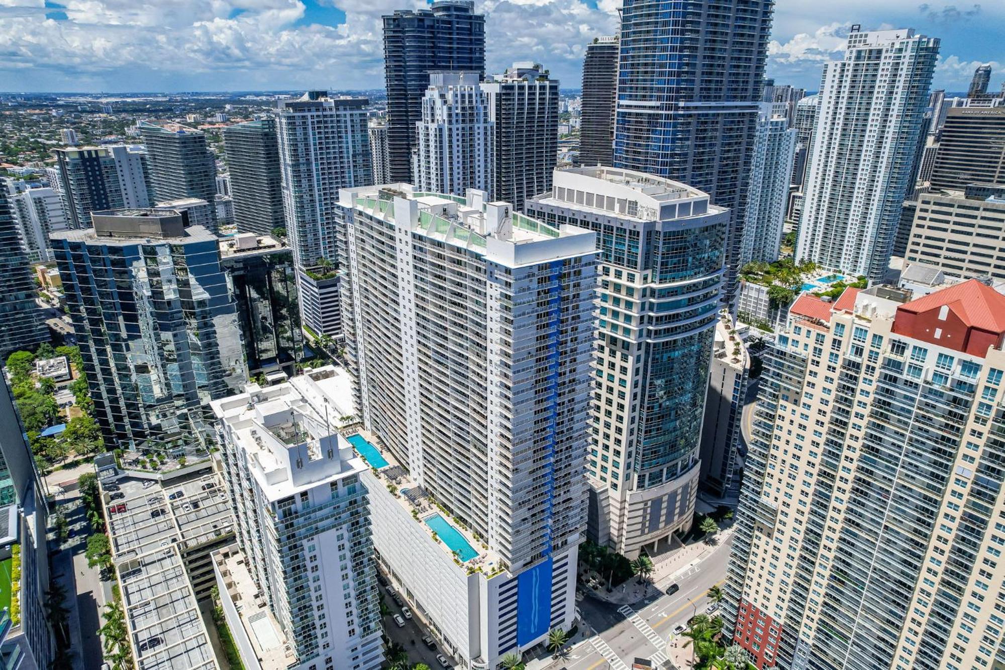 Apartment Skyline And Bay Glimpse 1br Brickell Retreat Miami