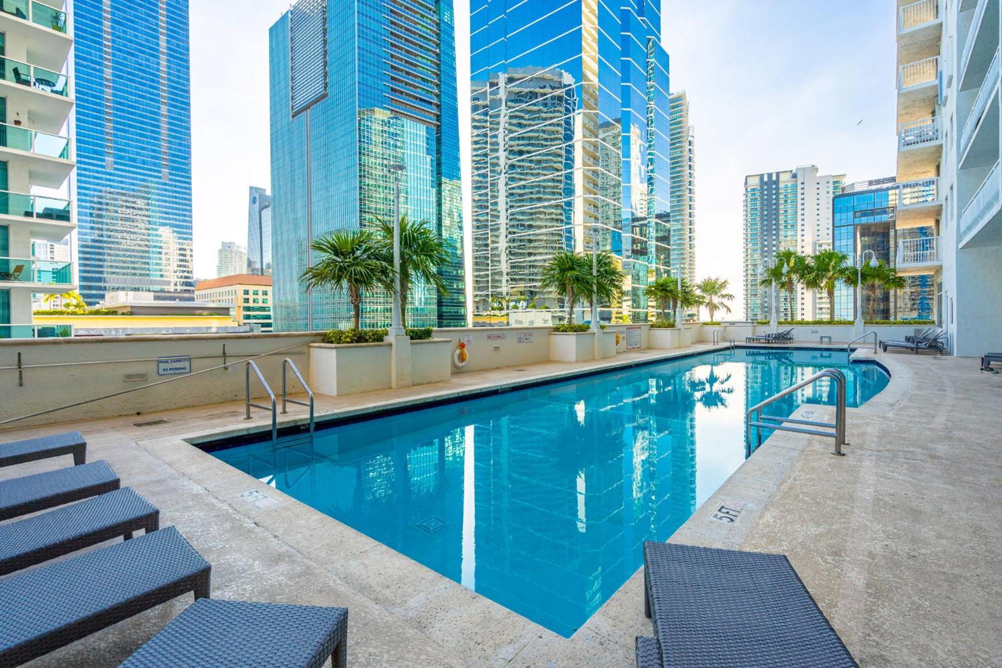 Skyline And Bay Glimpse 1br Brickell Retreat Apartment *