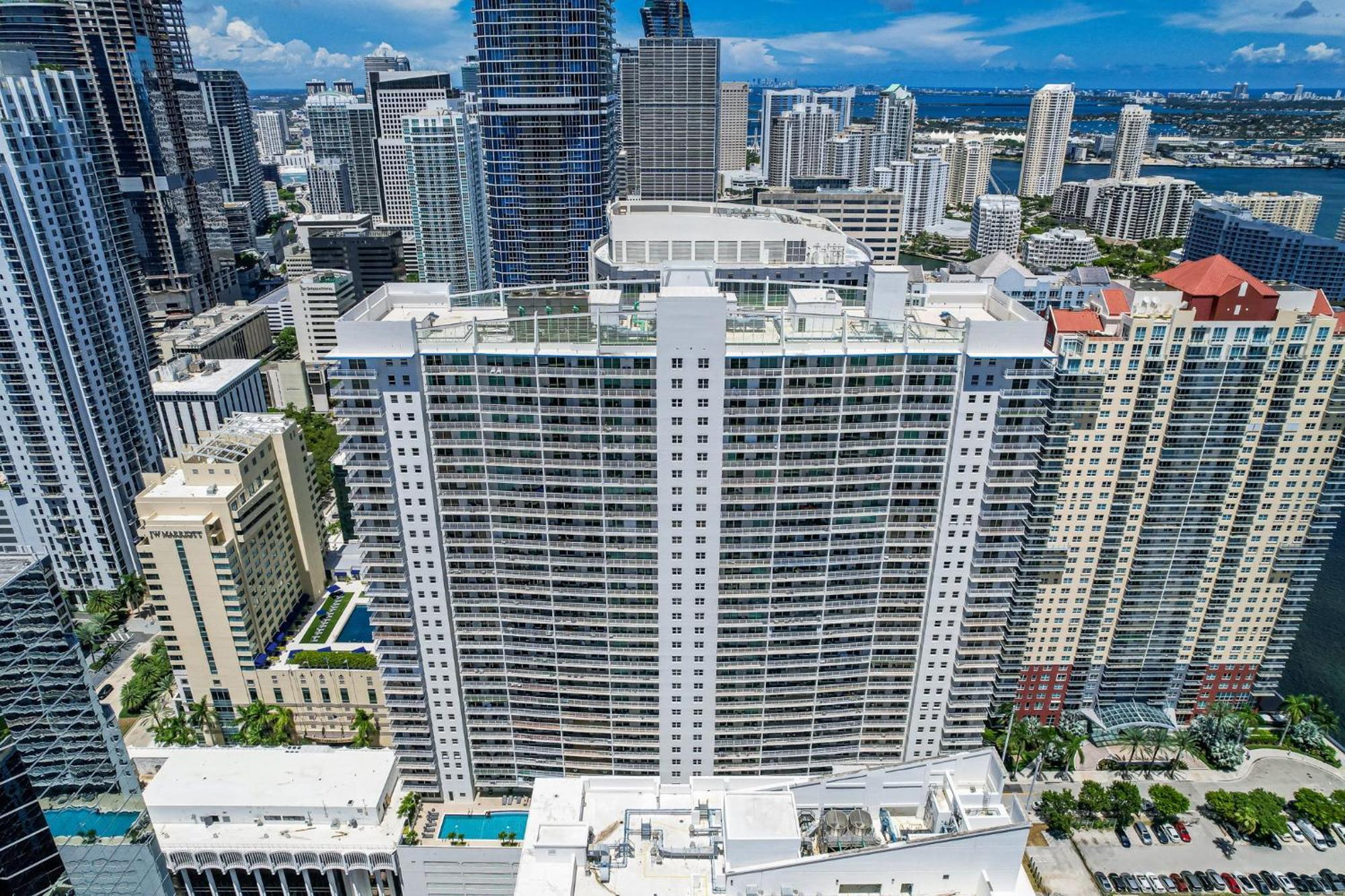 Skyline And Bay Glimpse 1br Brickell Retreat Apartment Miami