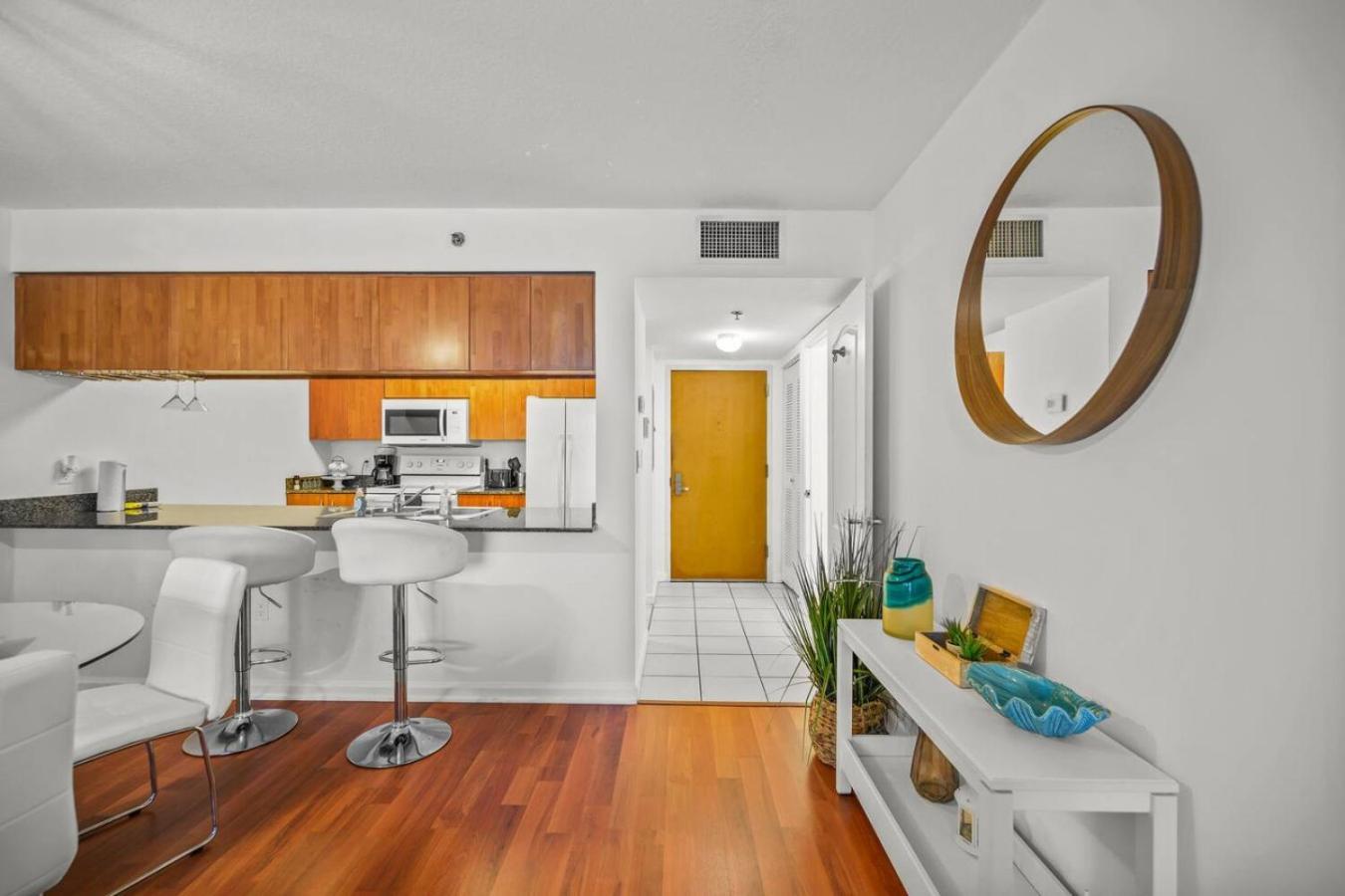 Apartment Skyline And Bay Glimpse 1br Brickell Retreat *