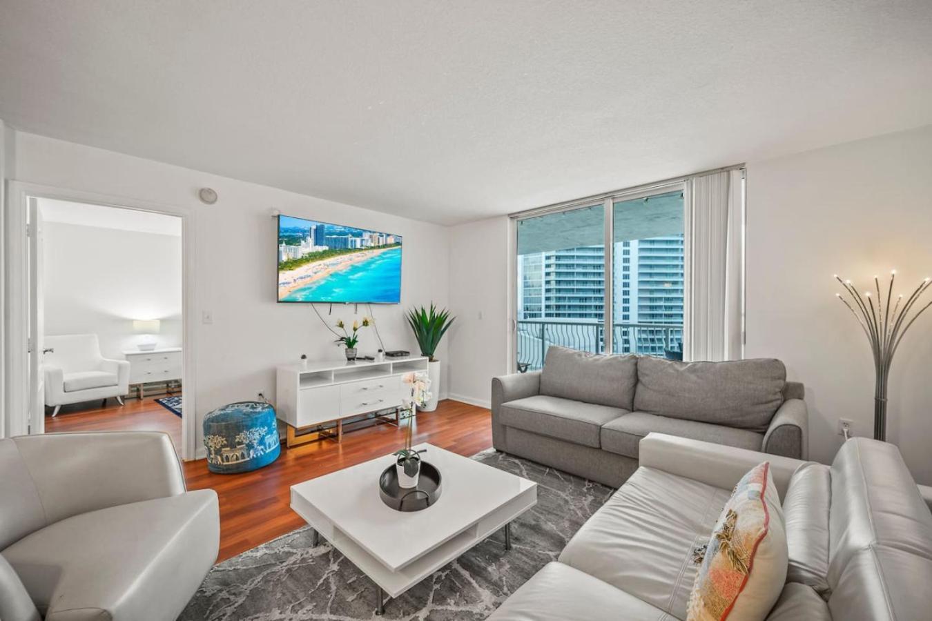 Skyline And Bay Glimpse 1br Brickell Retreat Apartment