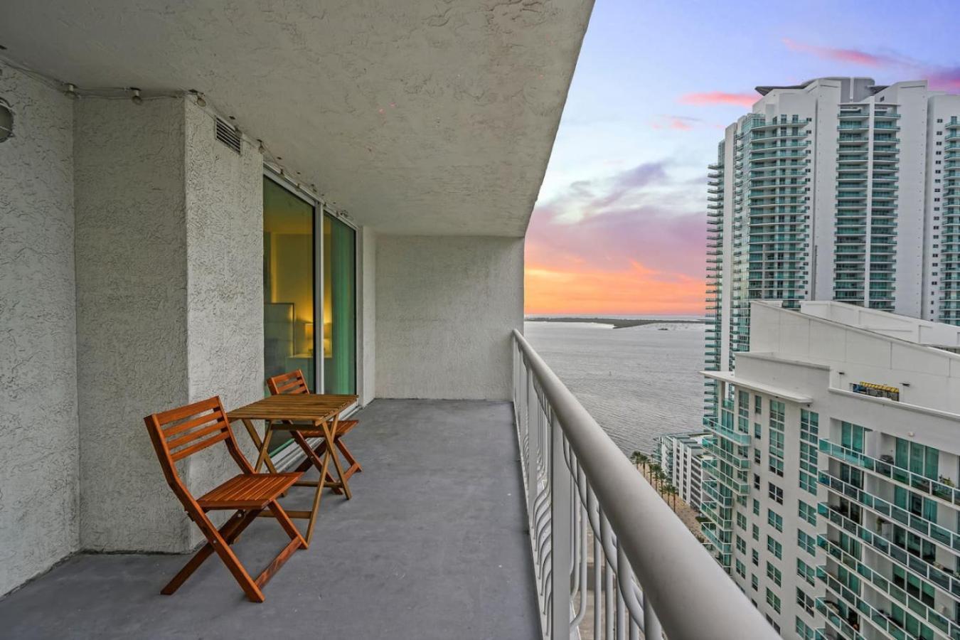 Skyline And Bay Glimpse 1br Brickell Retreat Apartment